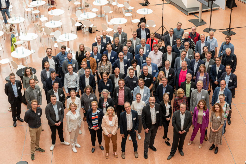 Die Partnerschaft von über 100 Akteuren trägt das „Bündnis für Mobilität“ in Nordrhein-Westfalen