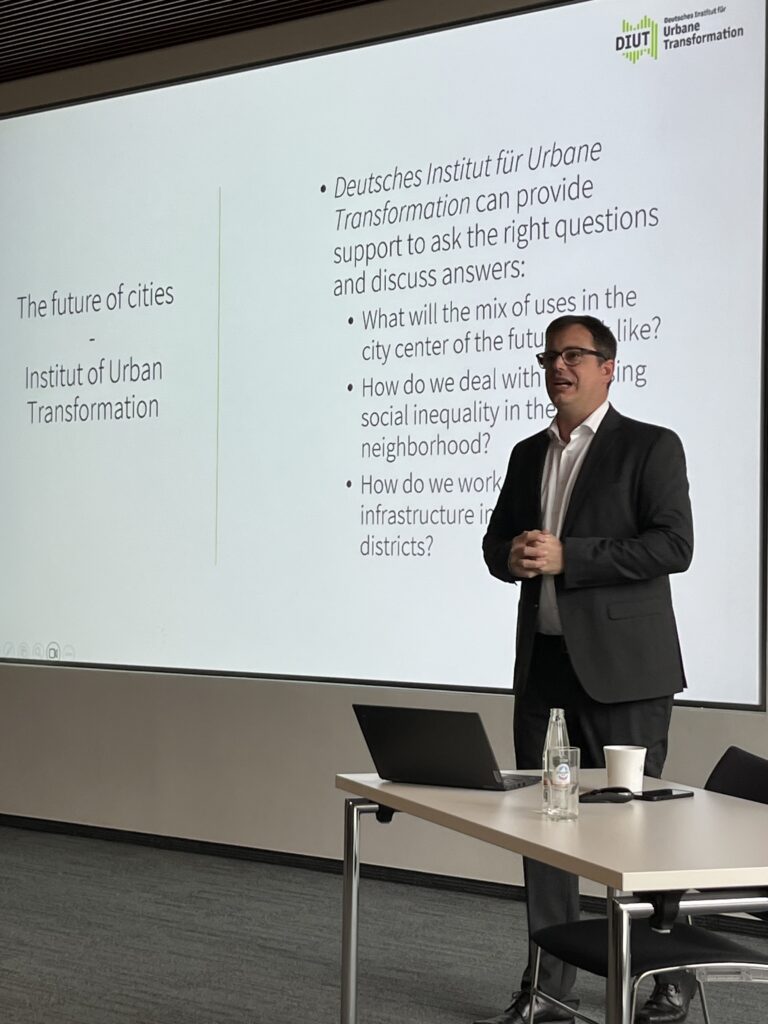 Vortrag von Prof. Dr. Torsten Bölting von der EBZ Business School über "Urbane Transformationen im Ruhrgebiet"