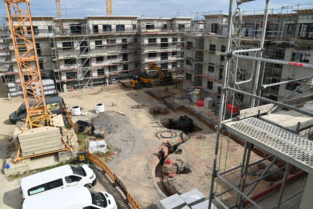 Baustelle in Ludwigshafen; Neubau 2023 während der Sommerfachreise der Wohnungsiwrtschaft mit Finanzministerin Doris Ahnen